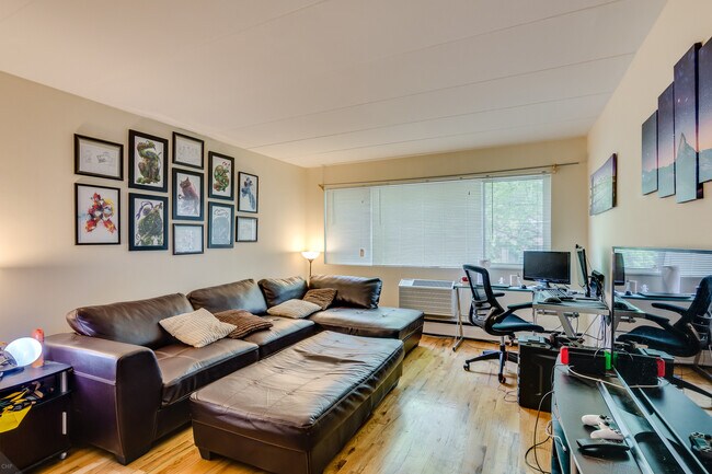 Foto del edificio - 2645 W Carmen Ave