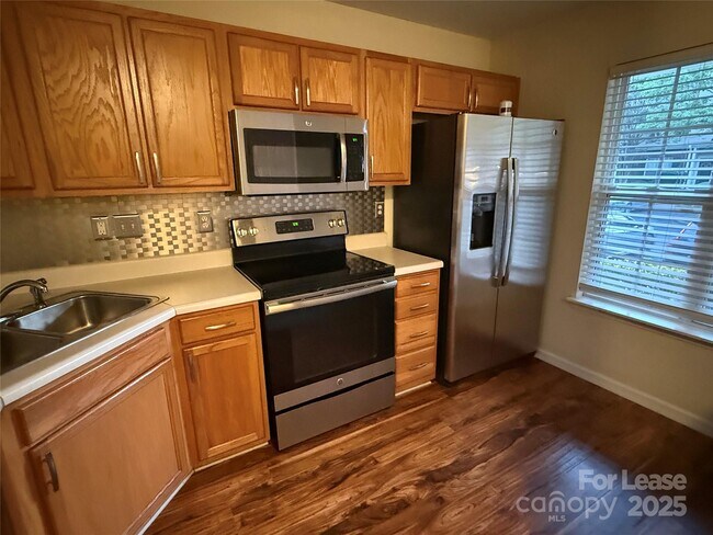 Foto del edificio - 10247 Reindeer Way Ln