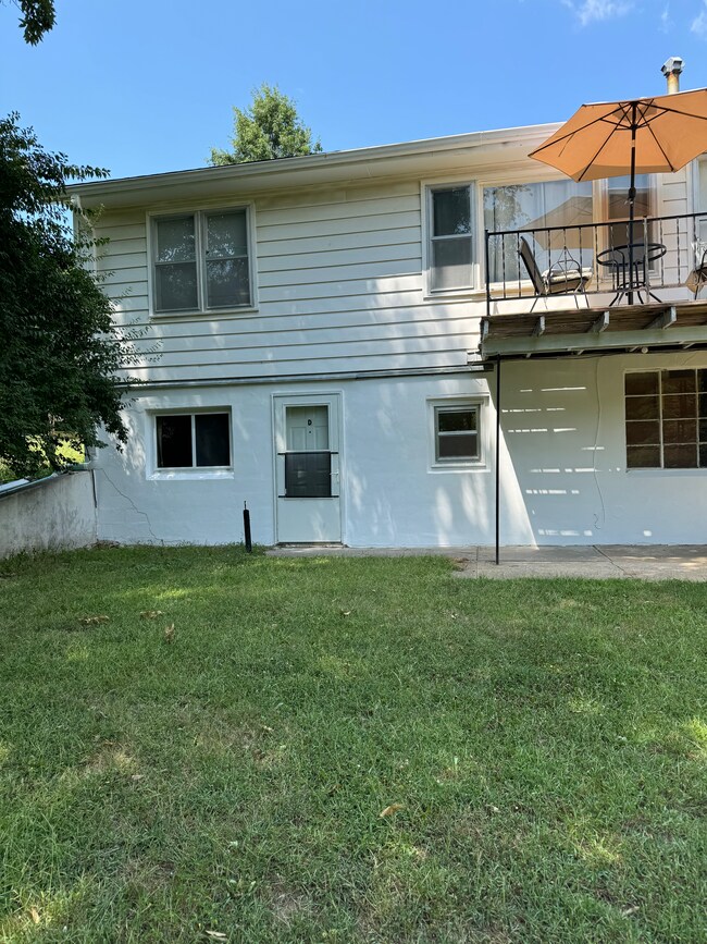Entrance D - 204 W Hunt Ave