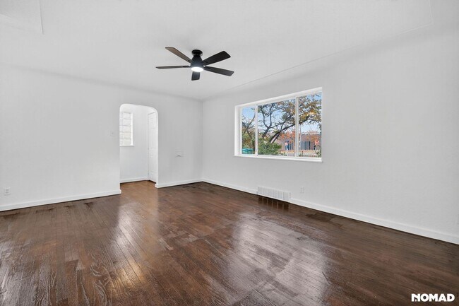 Foto del edificio - Remodeled 2BR/1BA Apartment in Aurora