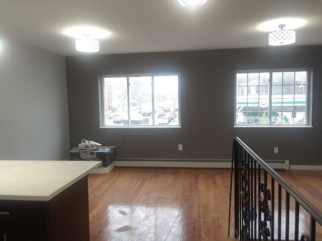 Building Photo - 33 Monaco Pl