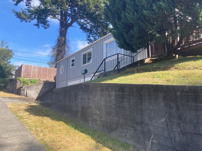 Foto del edificio - Available TBD December - This pet-friendly...