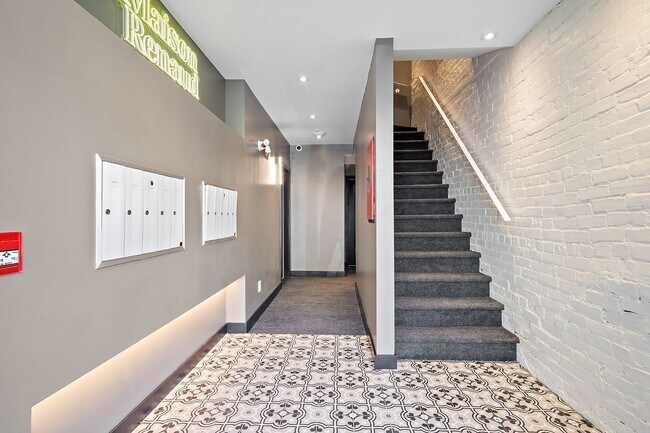 Building Photo - 3722 Av. Laval