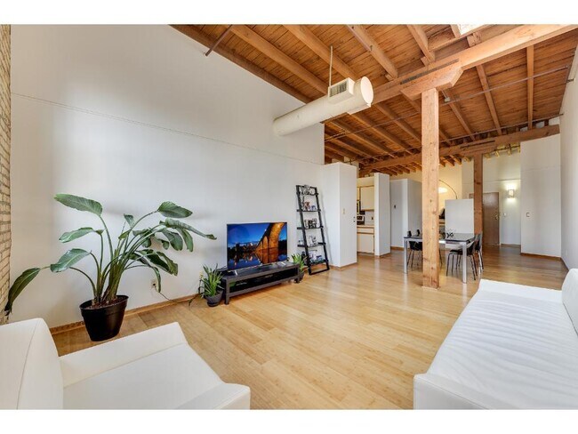 Foto del edificio - 400 N 1st St