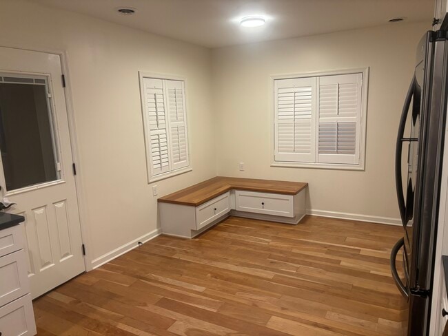 Building Photo - Chatham