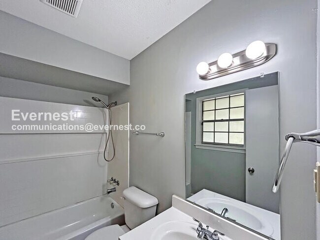 Building Photo - 848 Rasco Rd W