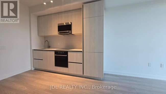 Photo du bâtiment - 110 Broadway Ave