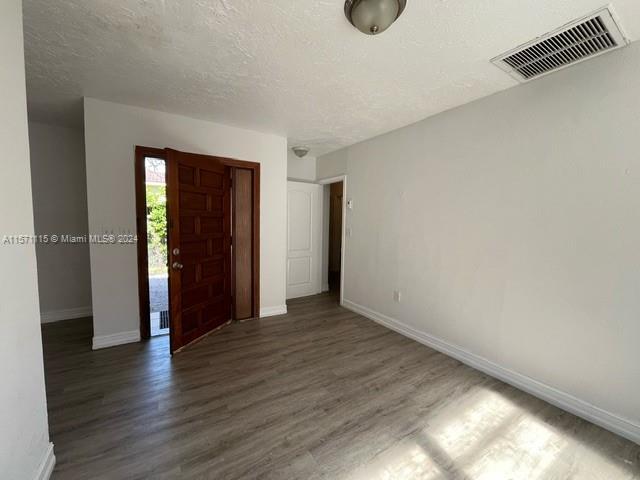 Foto del edificio - 6457 SW 9th St
