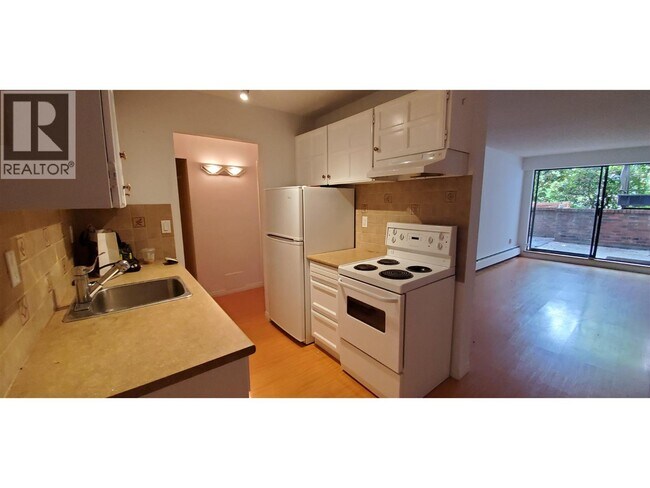 Photo du bâtiment - 588 E 5th Ave