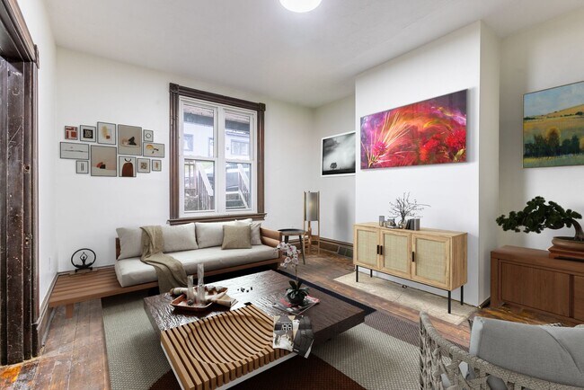 Foto del edificio - AVAILABLE NOW  - Spacious home w/ Patio in...