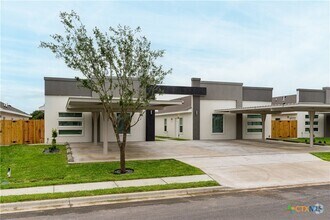 Building Photo - 1707 Angelina Dr