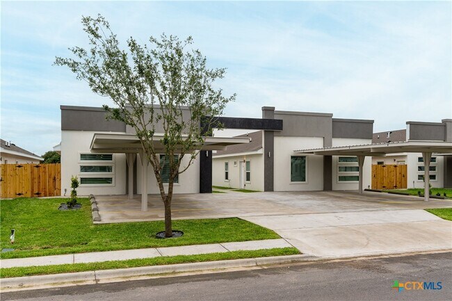 Foto del edificio - 1707 Angelina Dr