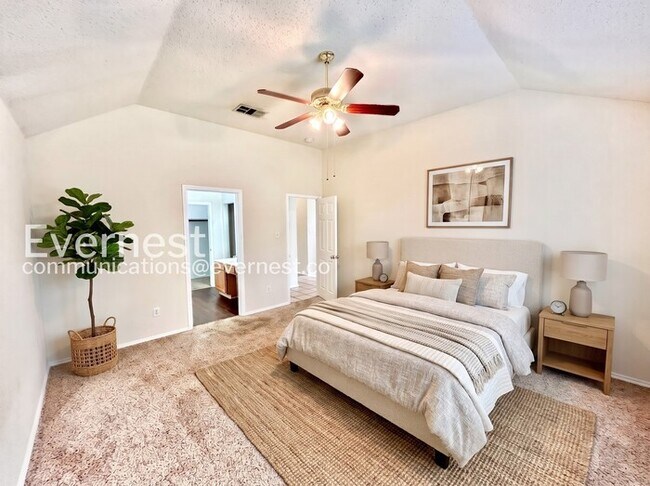 Foto del edificio - 4 Bed/2 Bath Home with Garage / Pet-Friendly / Available Now!