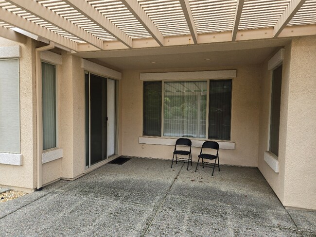 Foto del edificio - 405 Hopkins Ct