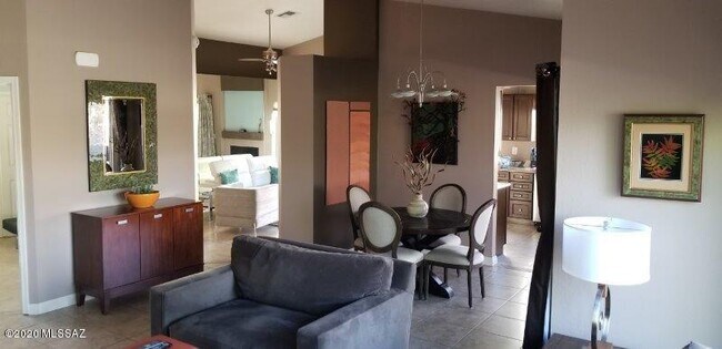 Foto del edificio - 5550 N Waterfield Dr