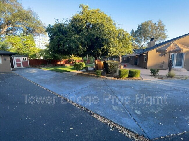 Building Photo - 5770 Hoffman Ln