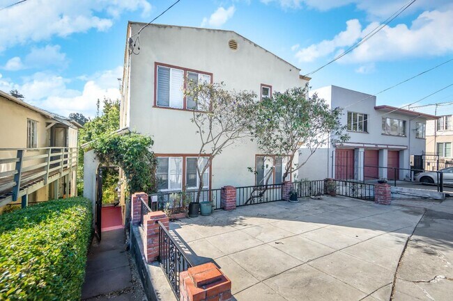 Foto del edificio - 45 Home Pl E