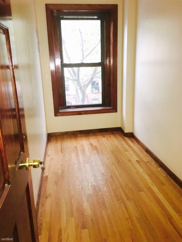 Foto principal - 705 Macon St