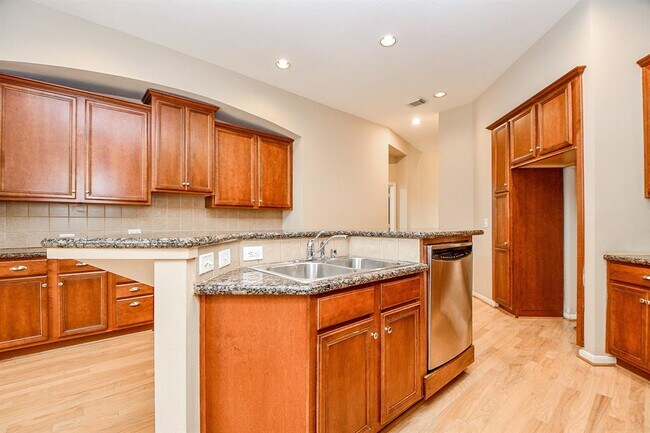 Foto del edificio - 3318 Knollcrest Ln