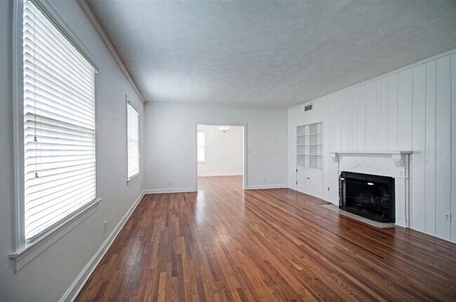 Building Photo - 1036 Manship St