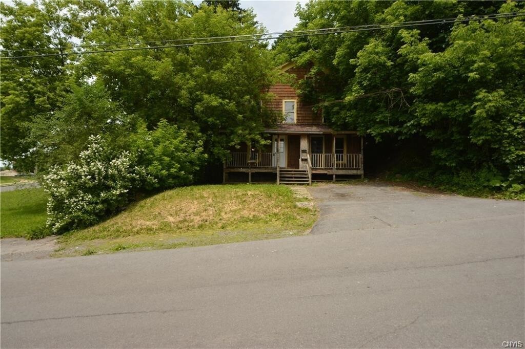 Primary Photo - 307 Moulton St