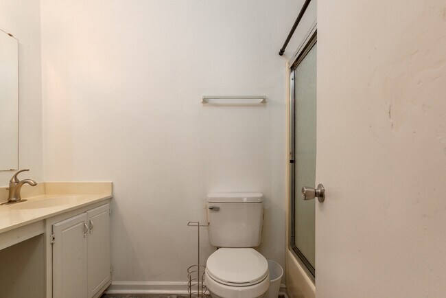 Foto del edificio - 801 Burcale Rd