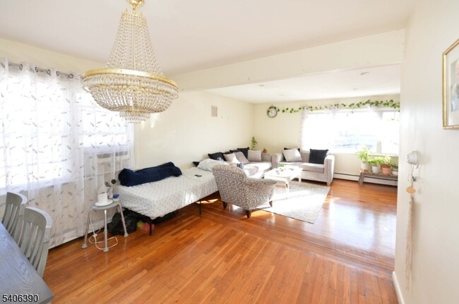 Foto del edificio - 100 Eastern Wy