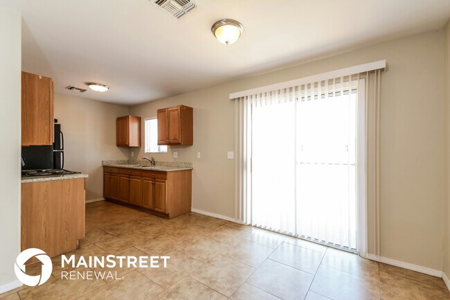 Foto del edificio - 4184 E Market St