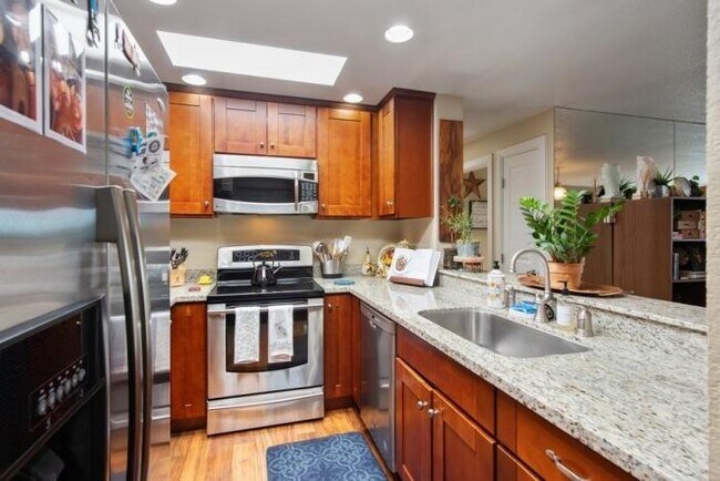 Building Photo - 2 bedroom in Bellevue WA 98004