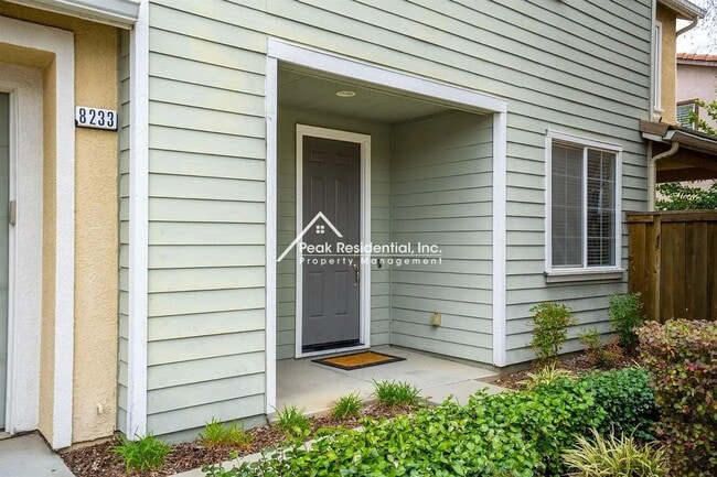 Building Photo - Beautiful Elk Grove 3bd/2.5ba Home with 2 Car Garage