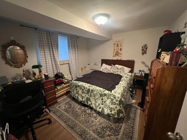 Building Photo - Just Renovated, Great Value Brighton 2 Bed - Heat/HW Included
