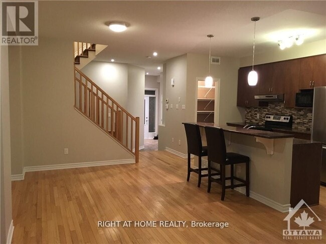 Building Photo - 298 Mojave Crescent