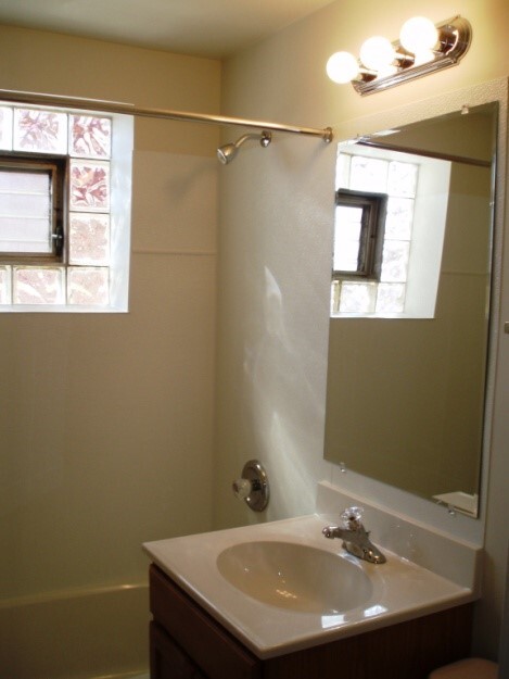 Foto del edificio - 4341 Butterfield Rd
