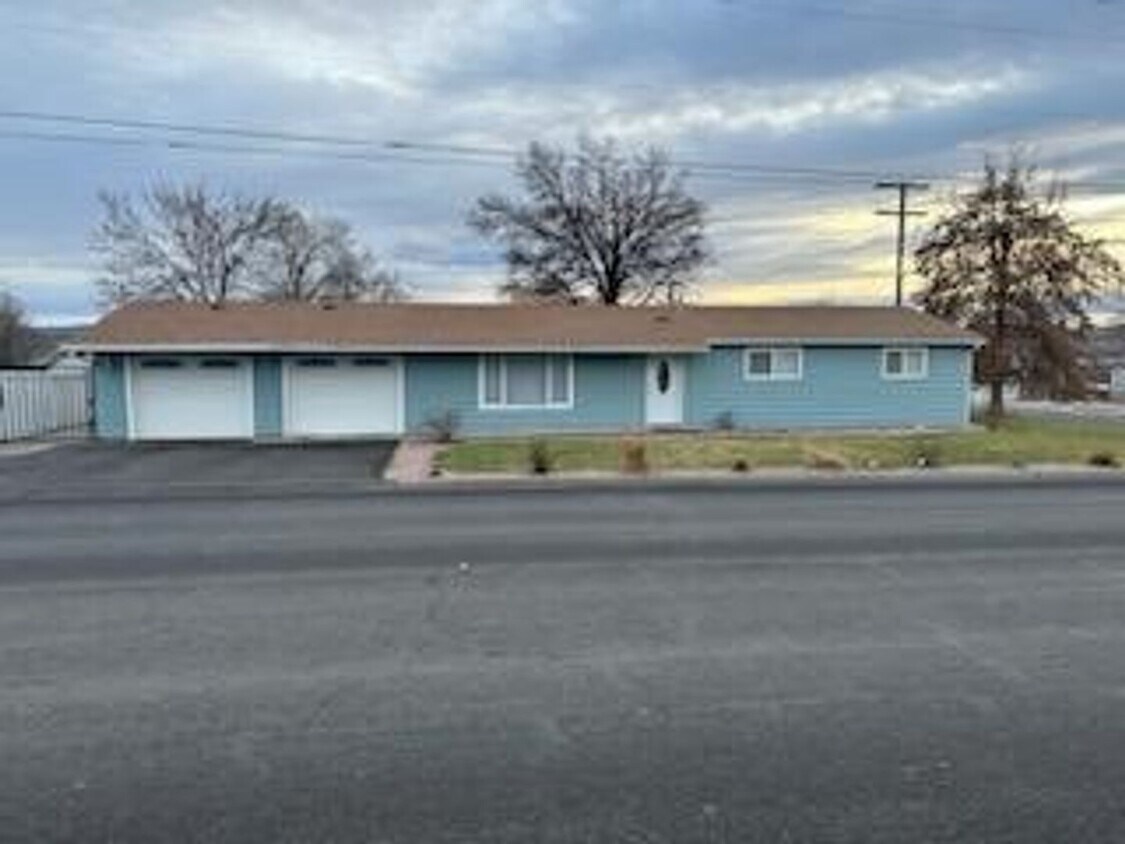 Foto principal - Beautiful Home on Oak St.