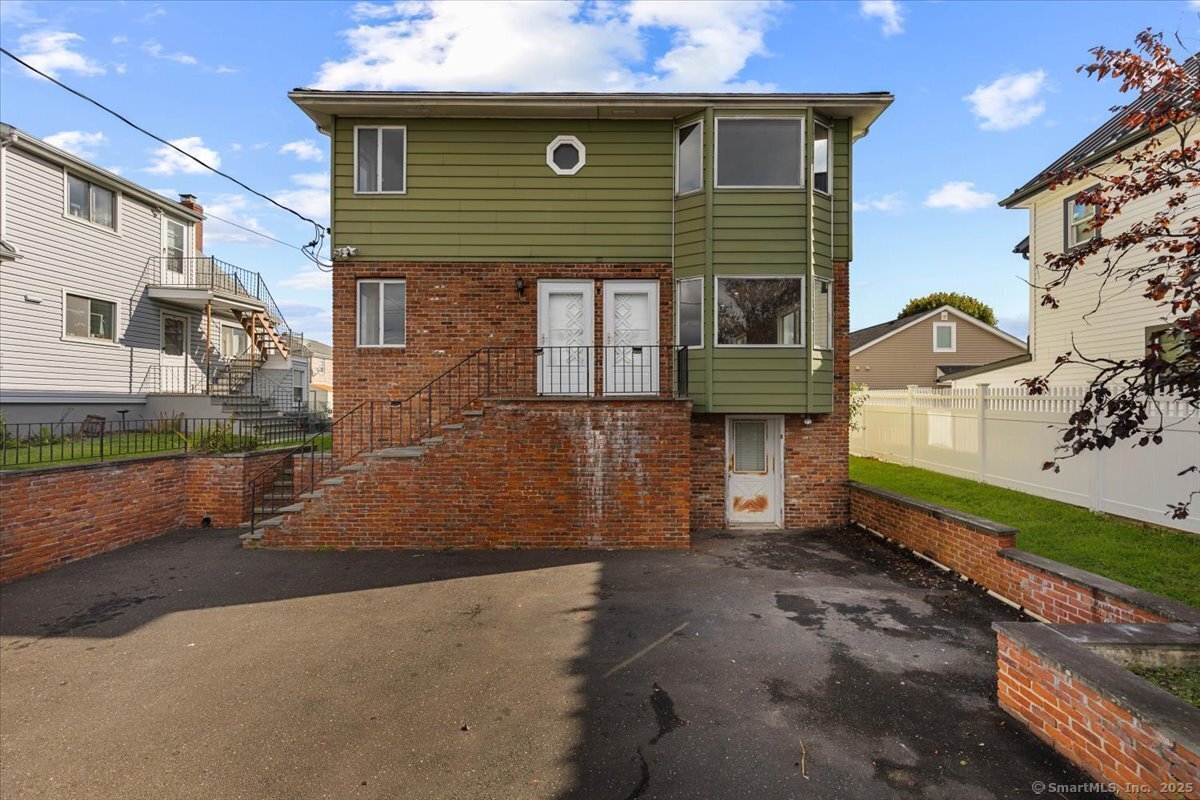 Primary Photo - 88 Horton St