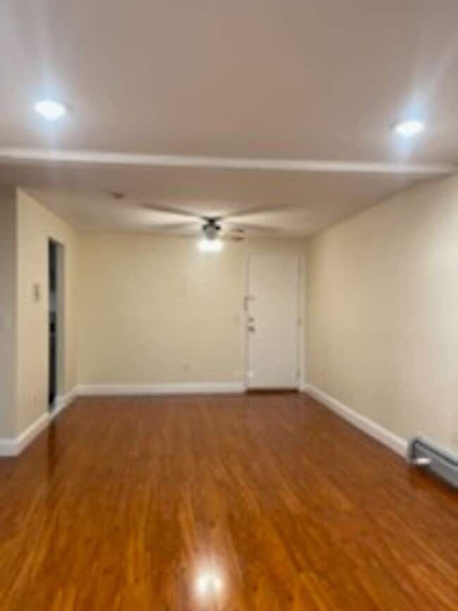 Building Photo - 2-bedroom condominium rental in Franklin