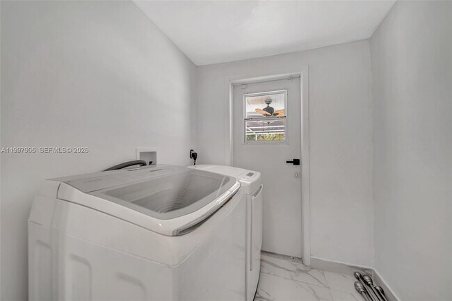 Foto del edificio - Northeast 7th Avenue, Miami, FL 33161 - 3 BR 2 BA single-family home