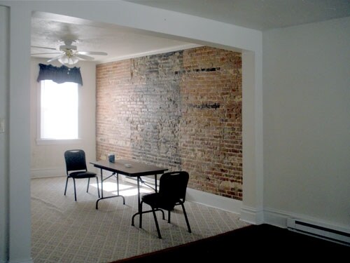Building Photo - 402 N 2nd St