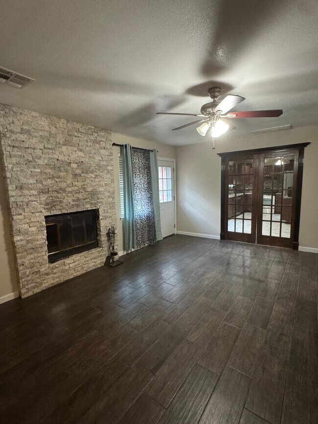 Foto del edificio - 915 Oak Hill Rd