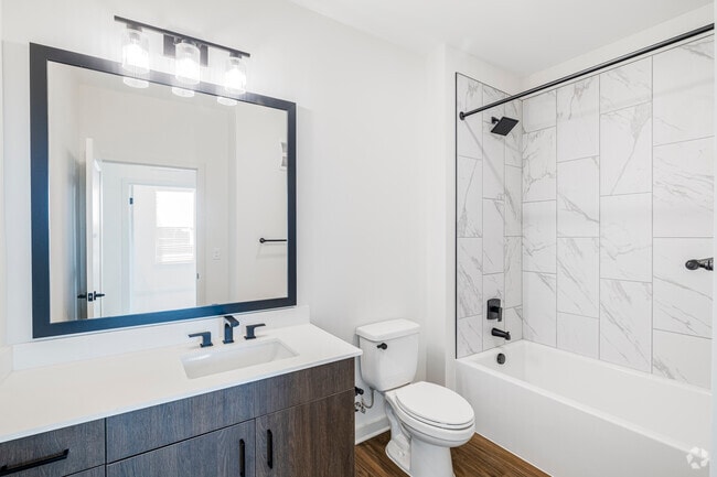 1BR, 1BA - 776 SF - Bathroom - Ellison Museum District