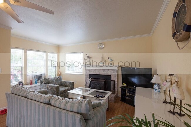 Building Photo - 499 Drake Ave