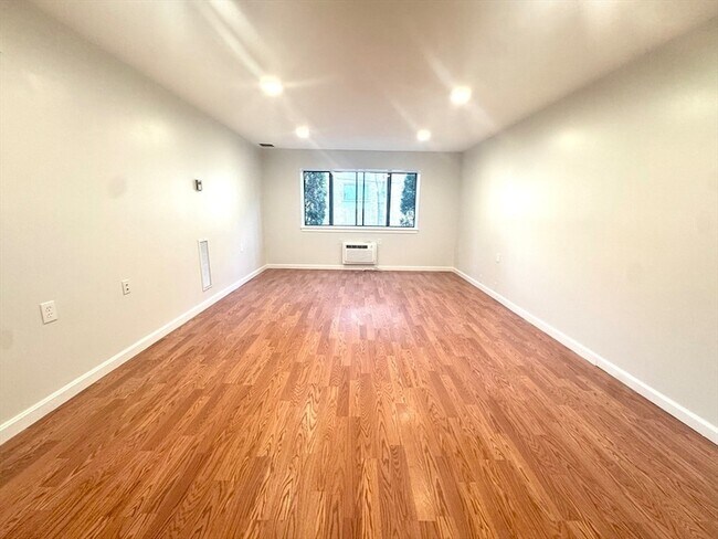 Foto del edificio - 4975 Washington St