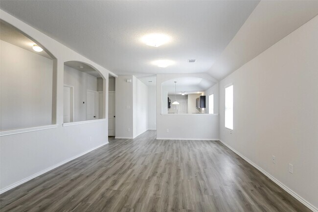 Foto del edificio - 25384 Claremont Hills Ln