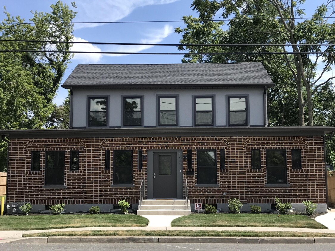 Primary Photo - 250 Mechanic St