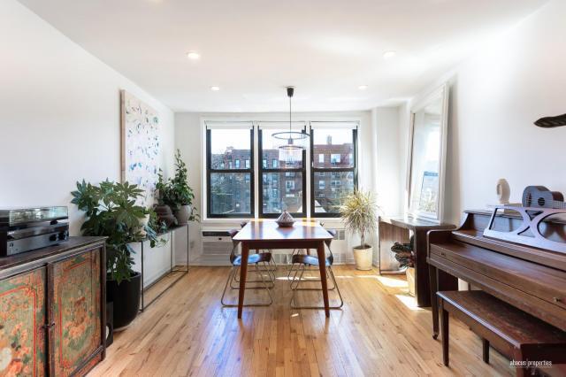 Foto del edificio - 2 bedroom in Brooklyn NY 11218