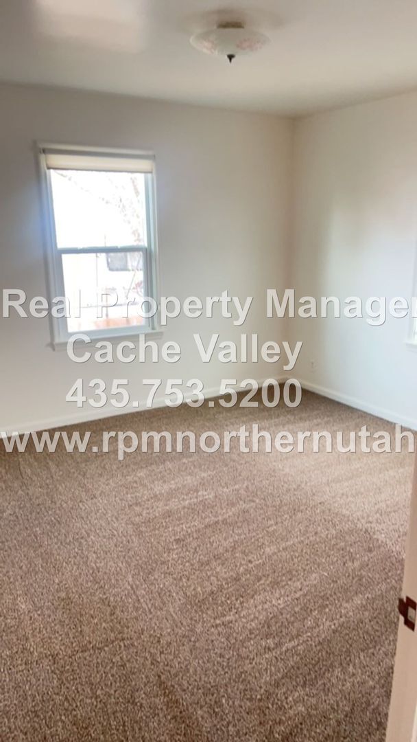 Foto del edificio - 2 br unit, on corner lot in Smithfield! Available for immediate move-in!