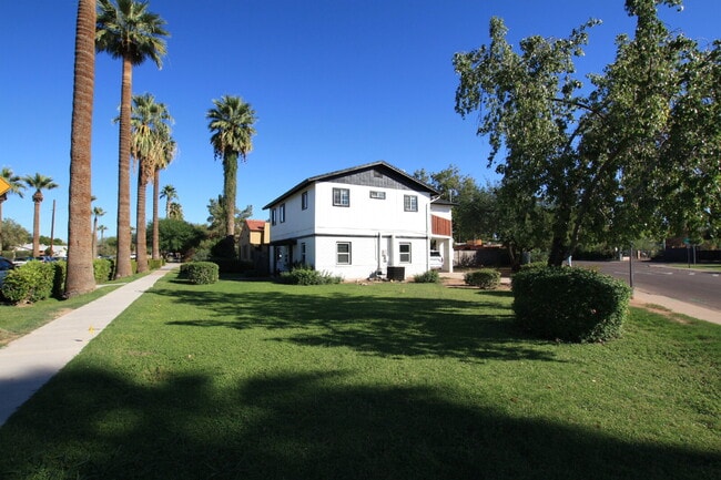 Foto del edificio - Rare Find in the Coveted Cheery Lynn Historic District!