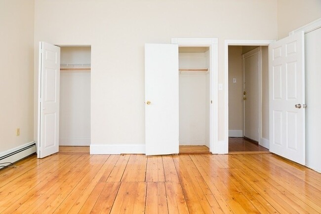 *Pictures are representative samples of the advertised unit. In some cases, the actual units you to - 18 Ashley St