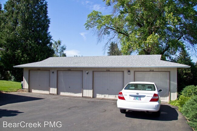 Foto del edificio - 4622-4708 NE St James Rd