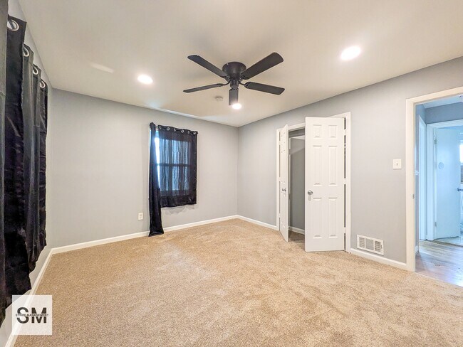 Foto del edificio - 6722 Fairwood Rd